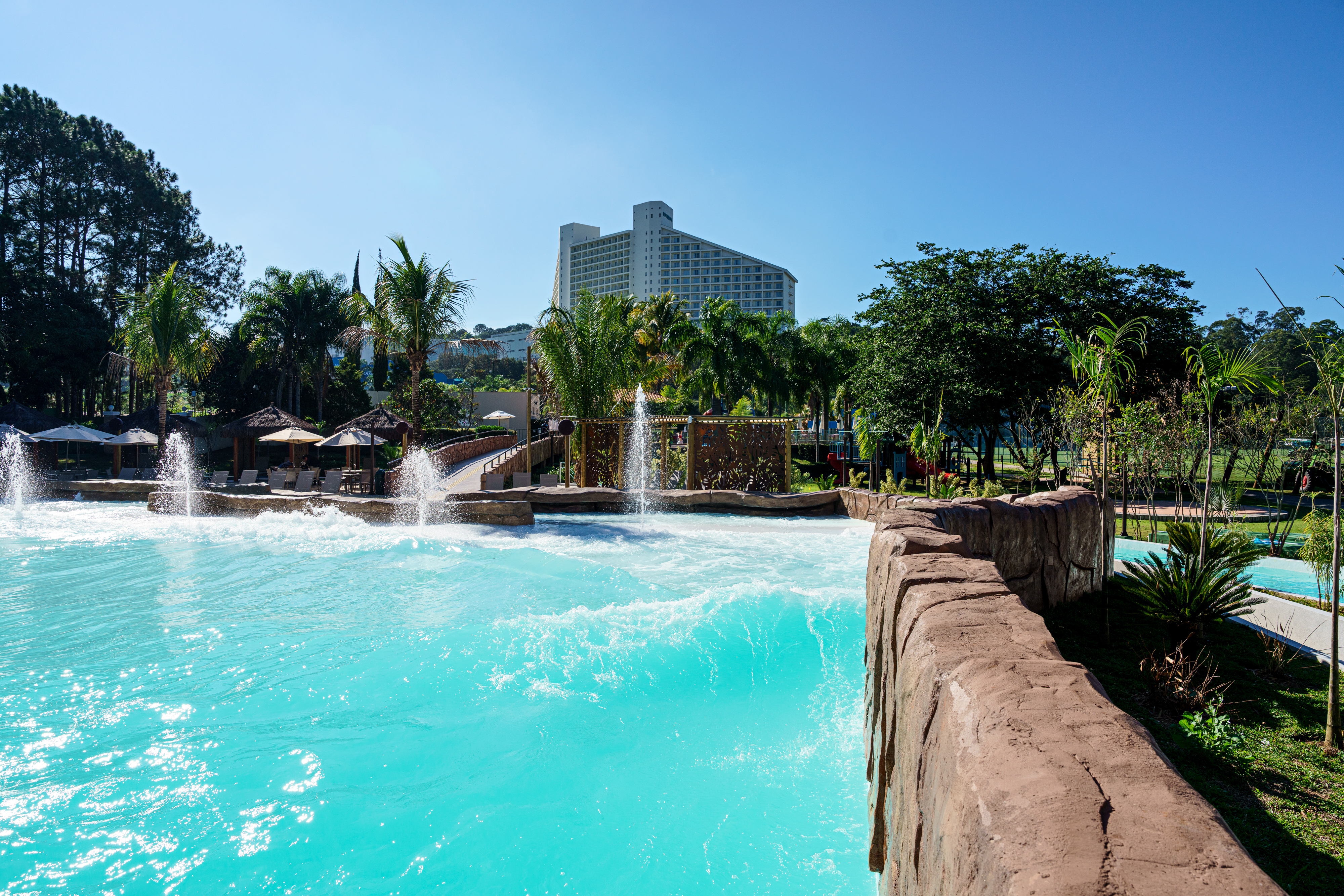 Área de piscinas e lazer aquático do Bourbon Atibaia Resort
